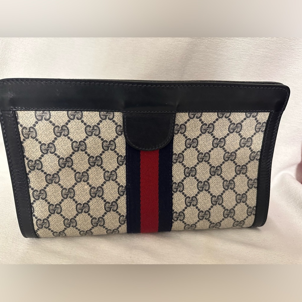 Vintage authentic Gucci clutch